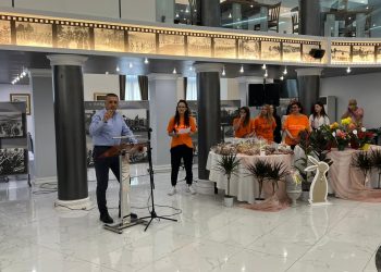 Στο μπαζάρ της οργάνωσης «Κανείς Μόνος» ο Δ. Κουρέτας