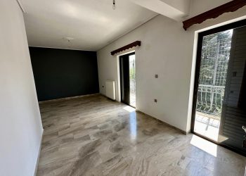 ΗΛΙΑΔΗΣ ΑΚΙΝΗΤΑ | Ενοικιάζεται οροφοδιαμέρισμα 1ου ορόφου 100τμ