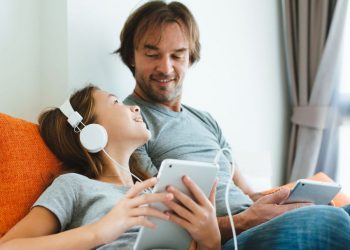 30 ερωτήσεις trivia για εφήβους που θα τους κάνουν να μιλήσουν
