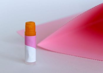 Σπιτική συνταγή για μη τοξικό lip gloss για μικρά κορίτσια