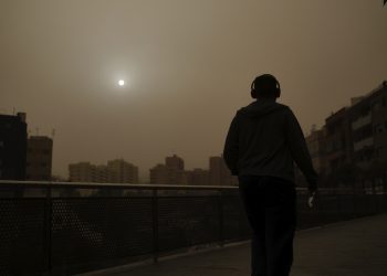 Τρίτο κύμα αφρικανική σκόνης – Μουντή και αποπνικτική η ατμόσφαιρα σε πολλές ευρωπαϊκές πόλεις