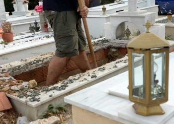 Φρικτές εικόνες στο νεκροταφείο του Ζάρκου