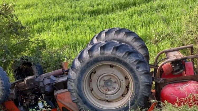 Τροχαίο με ανατροπή τρακτέρ στην Αύρα Καλαμπάκας | Τον οδηγό απεγκλώβισε η Πυροσβεστική