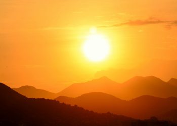 Oι περιοχές της Ελλάδας που κινδυνεύουν με ξηρασία και φωτιές