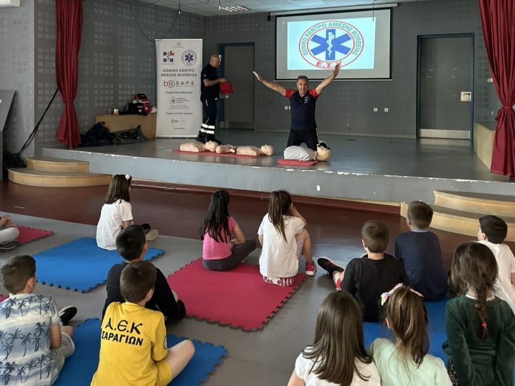 Μαθαίνοντας τις πρώτες βοήθειες στο ΚΔΑΠ «ΟΜΟΝΟΙΑ» του Δ. Τρικκαίων