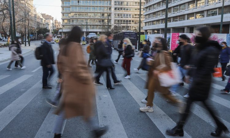 Αλλάζει η στρατηγική στα επιδόματα: Μεγαλύτερα αλλά σε λιγότερους