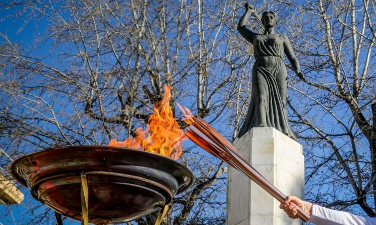 Ολυμπιακοί Αγώνες 2024: Λαμπαδηδρομία 11 ημερών και 5.202 χλμ. σε όλη την Ελλάδα με 600 δρομείς
