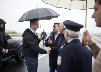 Περπάτησε την Τρικάλων – Καλαμπάκας του Ε-65 ο Πρωθυπουργός