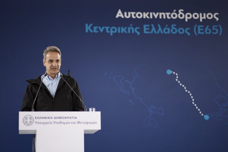 Περπάτησε την Τρικάλων – Καλαμπάκας του Ε-65 ο Πρωθυπουργός