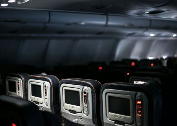 Τι θα συμβεί στο αεροπλάνο αν δεν βάλετε το κινητό σας σε «λειτουργία πτήσης»