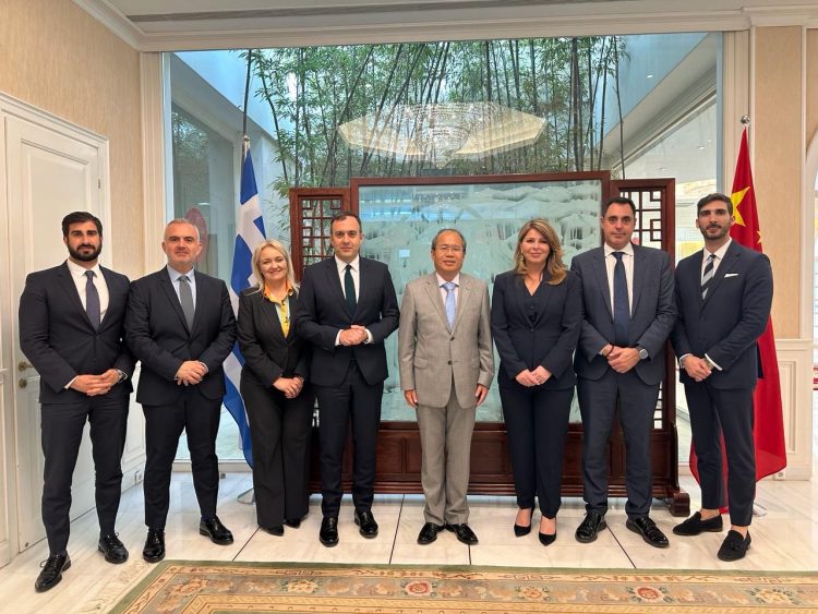 Τιμητική πρόσκληση σε γεύμα, στην οικία του Πρέσβη της Κίνας στην Ελλάδα, για την Γραμματέα Προγράμματος της ΝΔ, Κατερίνα Παπακώστα