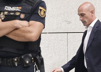 Ισπανία: Συνελήφθη στο αεροδρόμιο ο Ρουμπιάλες – Ανακρίθηκε και αφέθηκε ελεύθερος