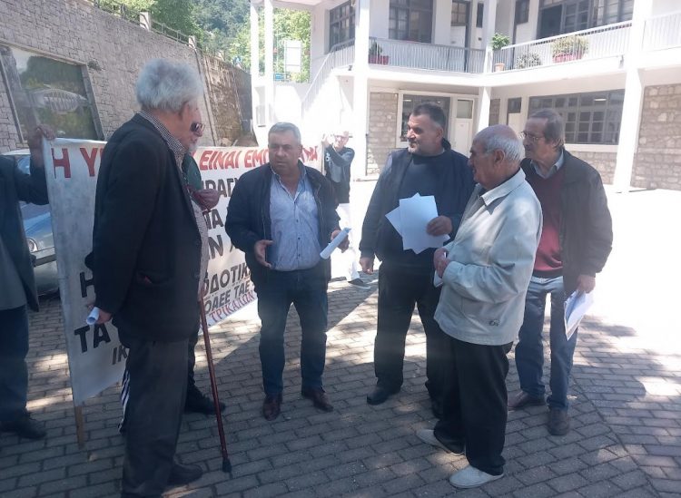 Στο Κώστα Μαράβα Συνταξιοδοτικά Σωματεία Τρικάλων  ΙΚΑ-ΟΑΕΕ ΤΑΕ-ΟΑΕΕ ΤΣΑ-ΔΗΜΟΣΙΟΥ