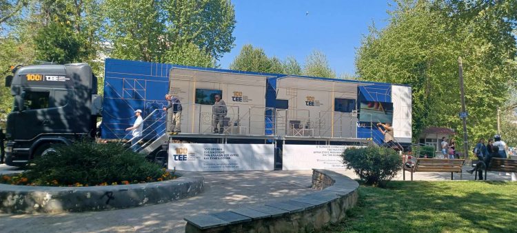 Στα Τρίκαλα στάθμευσε το πρωί του Σαββάτου ΤΕΕ Roadshow ανοίγοντας διάλογο με μηχανικούς και πολίτες