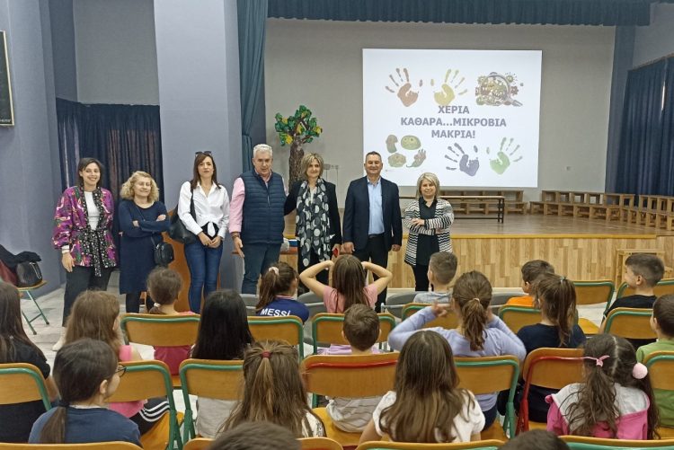 Στη χώρα των μικροβίων ξεναγήθηκαν μαθητές των δημοτικών σχολείων της Λάρισας