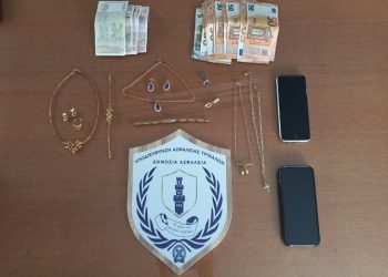 Τρίκαλα: Απατεώνες έφτασαν στην πόρτα του σπιτιού ηλικιωμένων για να τους πάρουν χρήματα και χρυσαφικά για τη νοσηλεία συγγενών