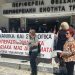Συγκέντρωση διεκδίκησης επίλυσης των αιτημάτων των εργαζομένων της Π.Ε. Τρικάλων στην είσοδο του Διοικητηρίου