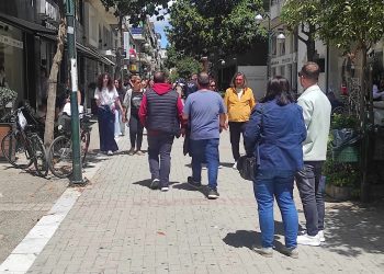 Τις αγορές της τελευταίας στιγμής πραγματοποιούν οι Τρικαλινοί|Αυξημένη η κίνηση στην αγορά το μεγάλο Σάββατο