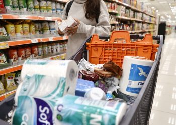 Μεγάλο Σάββατο: Το ωράριο των καταστημάτων – Πότε θα ανοίξουν και μέχρι πότε θα λειτουργούν