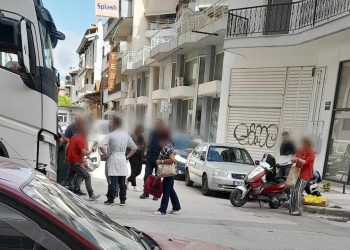 Άγιο είχε Τρικαλινός | Βρέθηκε κάτω από φορτηγό και βγήκε αλώβητος!!! Έντρομοι παρακολουθούσαν οι περαστικοί