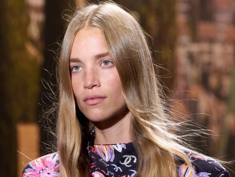 Sunbeam blonde: Η χρυσή-καφέ απόχρωση που κολακαύει κάθε τόνο δέρματος