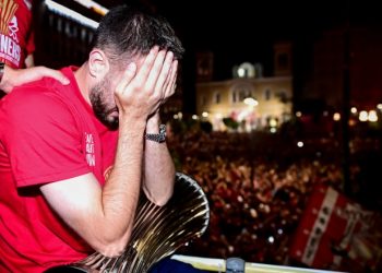 Ολυμπιακός: Η συγκινητική ιστορία πίσω από την υπόσχεση του Κώστα Φορτούνη