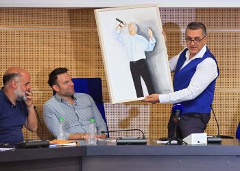 Παρόντος του Κασσελάκη η εκδήλωση για το βιβλίο για τον Δημήτρη Μητροπάνο «Βαδίζουμε μαζί στον ίδιο δρόμο» στην Περιφέρεια Θεσσαλίας