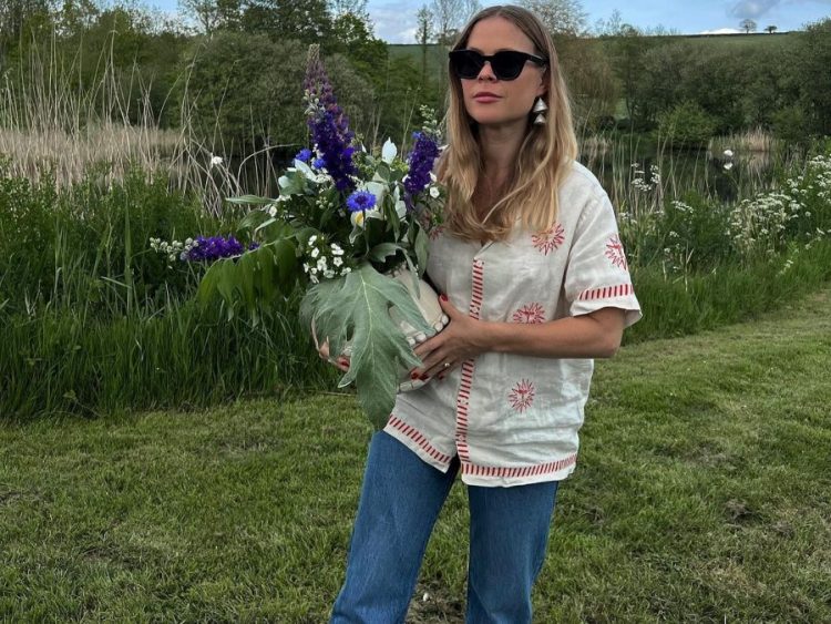 Παντελόνι ή φούστα; 6 outfits για να γιορτάσεις την Πρωτομαγιά με στυλ στη φύση