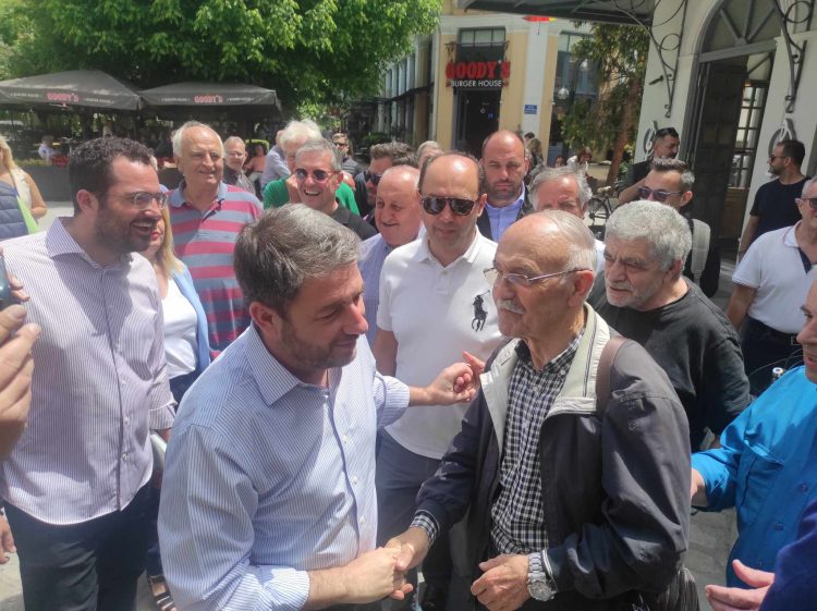 Στα Τρίκαλα ο Νίκος Ανδρουλάκης | Η Κυβέρνηση είναι ανίκανη να μοιράσει τα χρήματα των αποζημιώσεων | Αυστηρή κριτική από τον πρόεδρο του ΠΑΣΟΚ (φωτό-ΒΙΝΤΕΟ)