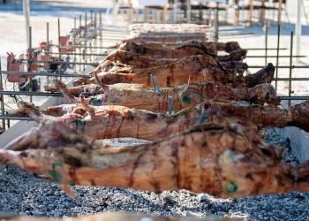 Κυριακή του Πάσχα με βελτιωμένο καιρό: Πού θα βρέξει – Πώς θα σουβλίσουμε τον οβελία