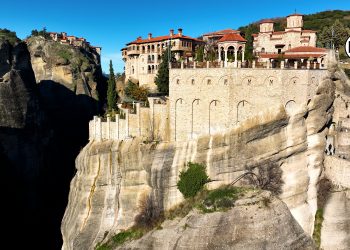 Ιερά Μονή Βαρλαάμ | Το μοναστήρι που ισορροπεί ανάμεσα σε Γη και Ουρανό