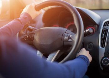 Το λάθος που κάνουμε όλοι όταν γυρνάμε το κλειδί του αυτοκινήτου -Τι πρέπει να προσέξουμε