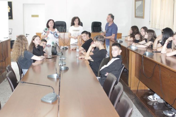 Επίσκεψη των μαθητών του Γυμνασίου Βαλτινού στο Δημαρχείο Πύλης