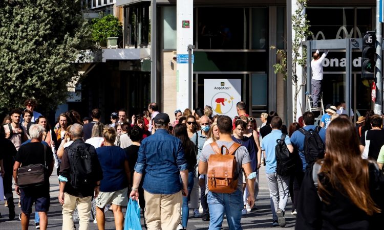 Τα χαμηλότερα οικογενειακά επιδόματα στην ΕΕ, πλην των Βούλγαρων, λαμβάνουν οι Έλληνες