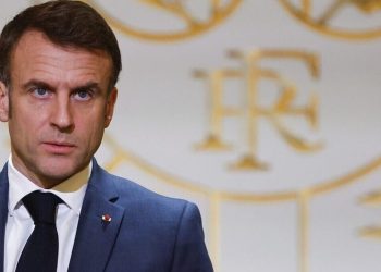Ο Μακρόν επιμένει: «Δεν πρέπει να αποκλείουμε χερσαία επέμβαση της Δύσης στην Ουκρανία»