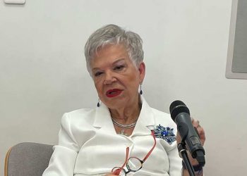 Ενθουσίασε και συγκίνησε το κοινό η Τένια Μακρή στην παρουσίαση του βιβλίου της «Τα σημάδια μένουν…»