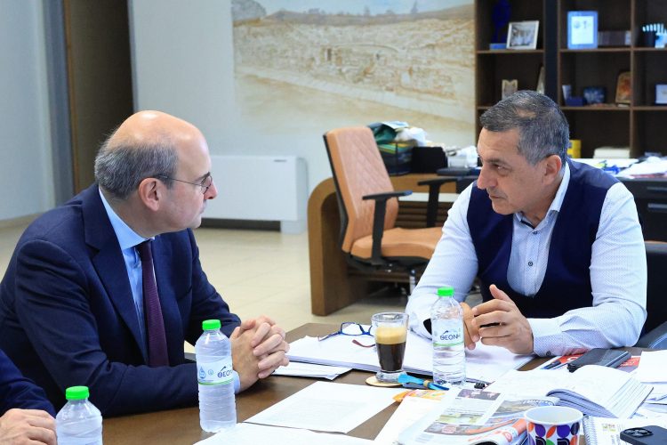 Συνάντηση Περιφερειάρχη Θεσσαλίας κ. Δ. Κουρέτα με τον Υπουργό Εθνικής Οικονομίας και Οικονομικών Κ. Χατζηδάκη