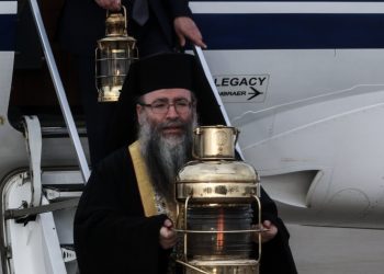 Άγιο Φως: Οι πτήσεις για να φτάσει σε όλη τη χώρα