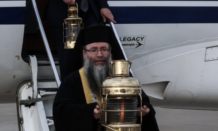 Άγιο Φως: Οι πτήσεις για να φτάσει σε όλη τη χώρα