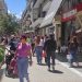 Ασφυκτικά γεμάτη από κόσμο η αγορά των Τρικάλων την Μεγάλη Παρασκευή