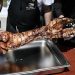 Αρνί στη σούβλα: Ποια διαδικασία θα ακολουθήσετε για να… γίνει «λουκούμι»