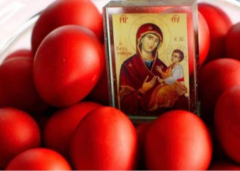 Η παράδοση των κόκκινων αυγών