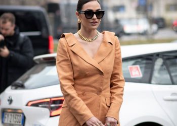 Οδηγός αγοράς: 10 μονόχρωμα items για την άνοιξη αν βαρέθηκες ήδη τα florals