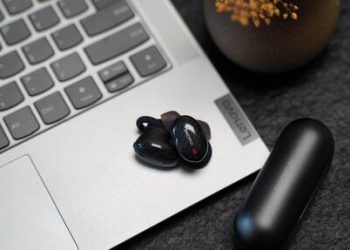 Ακουστικά Bluetooth: Μπορεί να τα χακάρει μέχρι και ένας γείτονας – Οι κίνδυνοι των νέων συσκευών