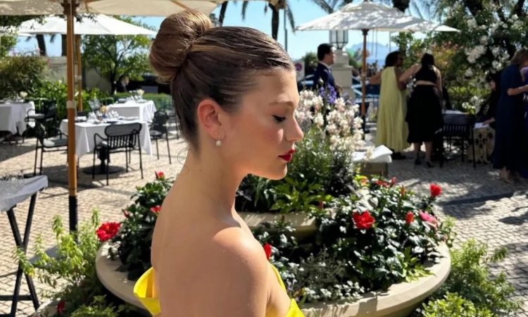 Η εκθαμβωτική εμφάνιση της Κλέλιας Ανδριολάτου στο Φεστιβάλ Κινηματογράφου των Καννών