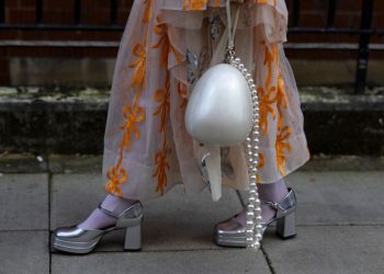 Οδηγός αγοράς: 10 άνετα yet stylish ζευγάρια με χαμηλό τακούνι για την Ανάσταση