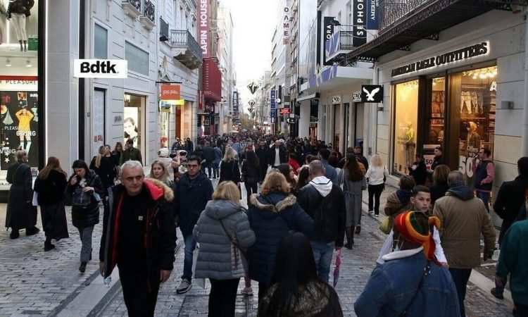 Επιδόματα: Τι αλλάζει στον τρόπο καταβολής στους δικαιούχους – Ποια θα πληρώνονται σε κάρτες