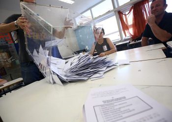 Άρχισαν να παραλαμβάνουν τα ειδοποιητήρια οι κληρωθέντες των εφορευτικών επιτροπών