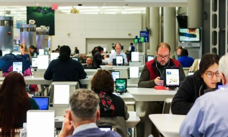 Πώς αμείβονται όσοι εργάζονται το Πάσχα – Τι ισχύει με τις αργίες