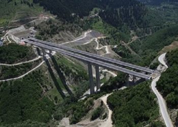 Πτώση αρμού στη γέφυρα Μετσοβίτικου, από μία λωρίδα η κυκλοφορία